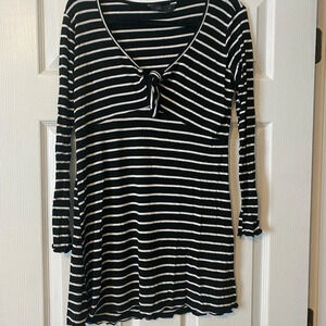 LOB Black White Striped Knot Front Long Sleeve Tunic Top Size 2/M?